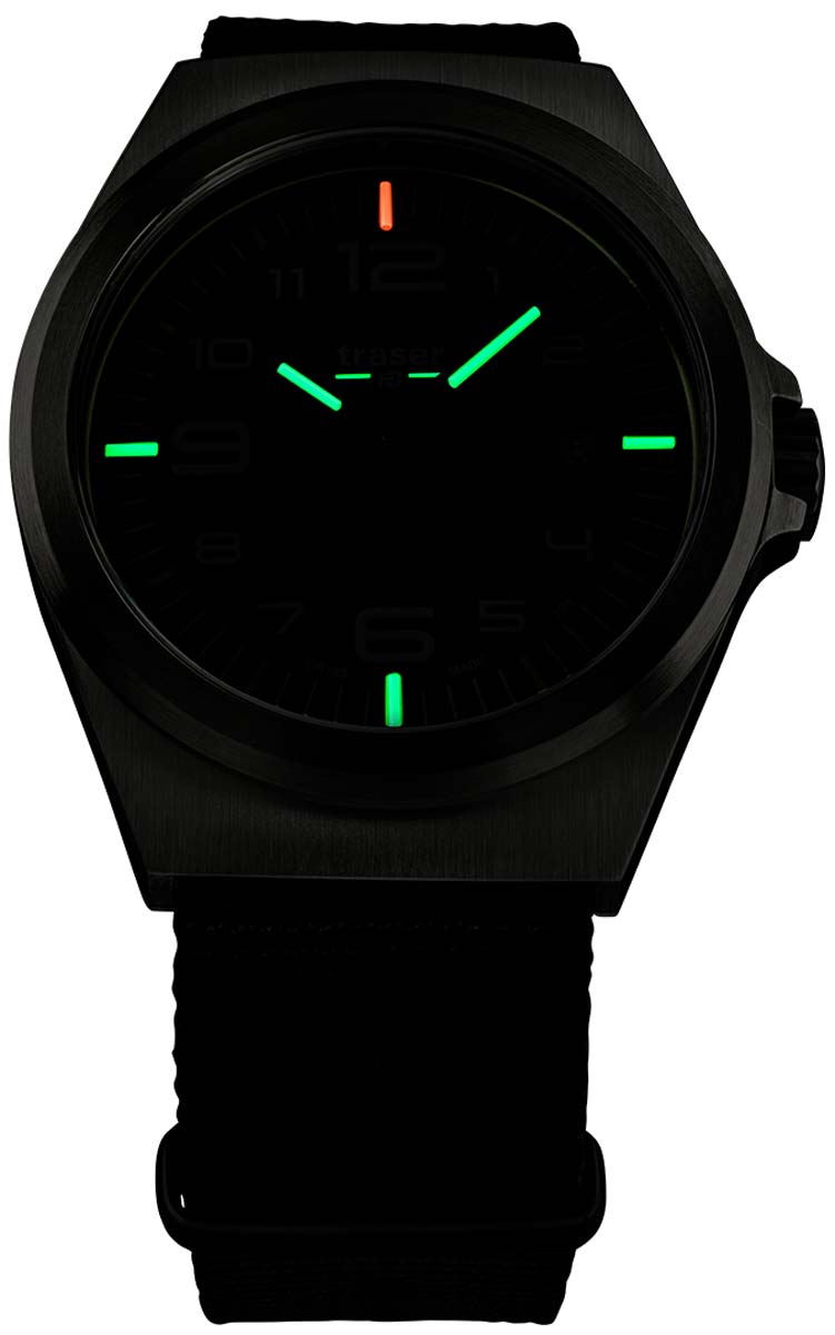 Traser P59 Essential M Black 108638 Herren Uhr • Trigalight-Technologie • Saphirglas