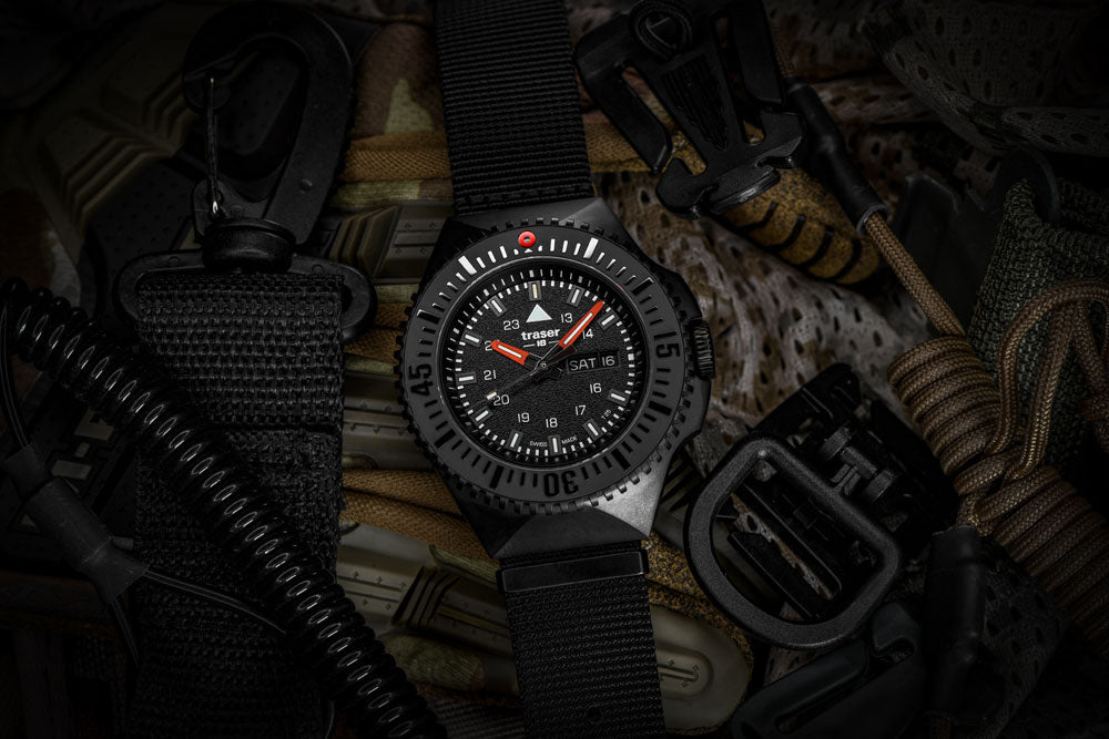 Traser P69 Black Stealth 109854 Herren Uhr • Trigalight-Technologie • Schweizer Quarzwerk