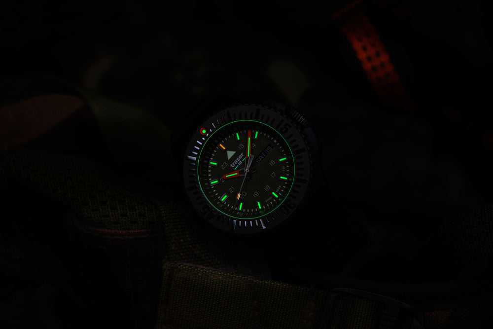 Traser P69 Black Stealth 109859 Herren Uhr • Schweizer Quarzwerk • Trigalight Beleuchtung