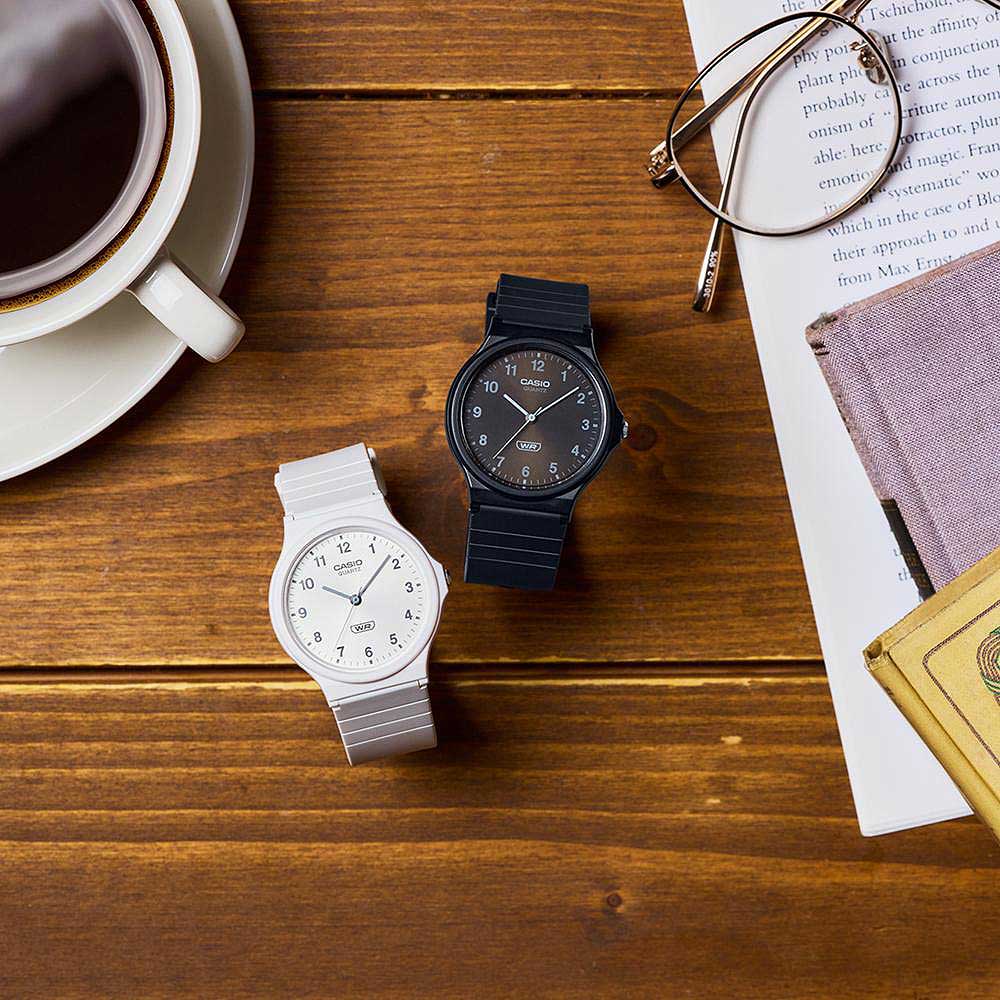 Casio Collection MQ-24B-7BEF Uhr • Minimalistisches Design • Bio-Resin