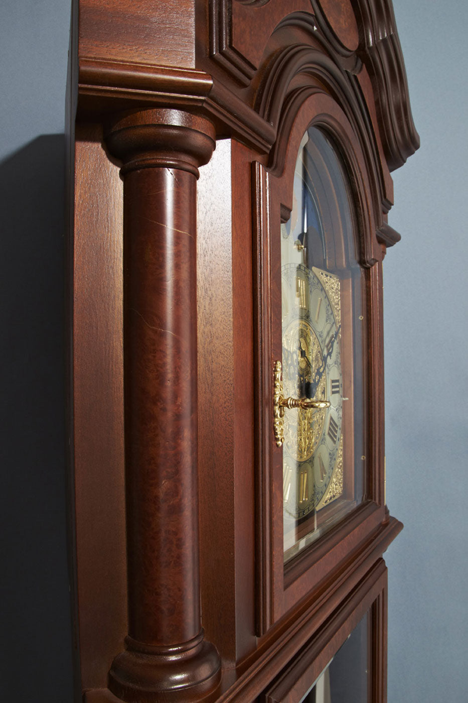 Nr. 19 Standuhr Nussbaum vollmassiv