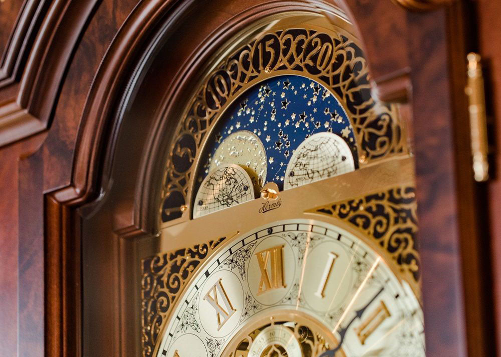 Hermle Standuhr 220x71x36 cm Holz • Kabelzugwerk • Dreifach-Glockenspiel