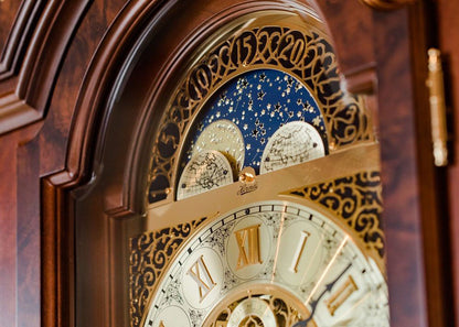 Hermle Standuhr 220x71x36 cm Holz • Kabelzugwerk • Dreifach-Glockenspiel