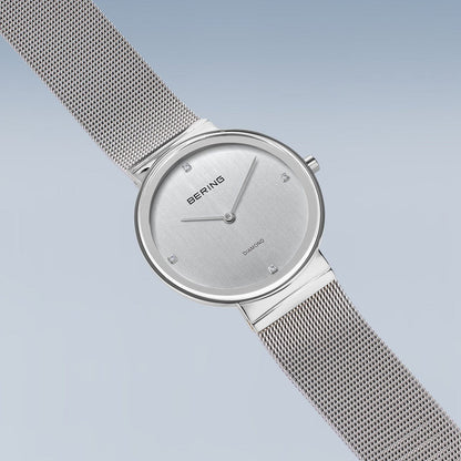 Bering Classic 10135-000 Damenuhr • Kratzfestes Saphirglas • Feines Milanaise-Armband