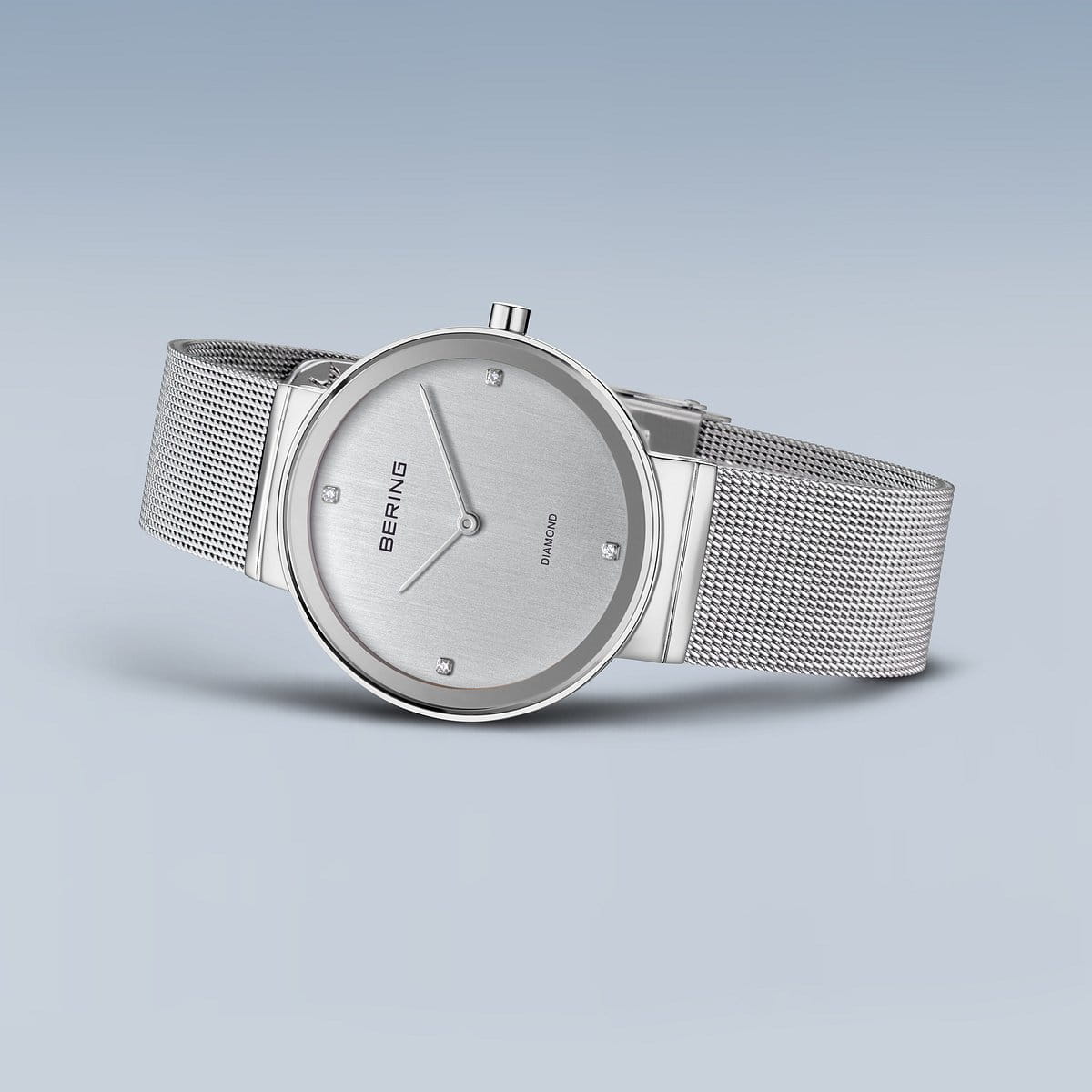 Bering Classic 10135-000 Damenuhr • Kratzfestes Saphirglas • Feines Milanaise-Armband