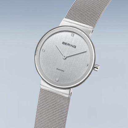 Bering Classic 10135-000 Damenuhr • Kratzfestes Saphirglas • Feines Milanaise-Armband