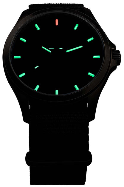 Traser P67 Officer Pro 108632 Herren Uhr • Trigalight-Technologie • Swiss Made Quarz