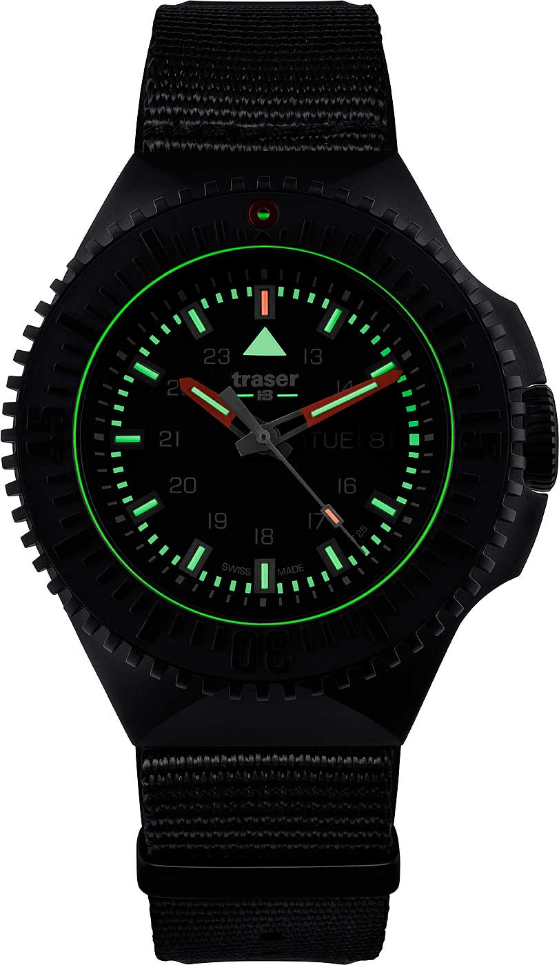 Traser P69 Black Stealth 109854 Herren Uhr • Trigalight-Technologie • Schweizer Quarzwerk