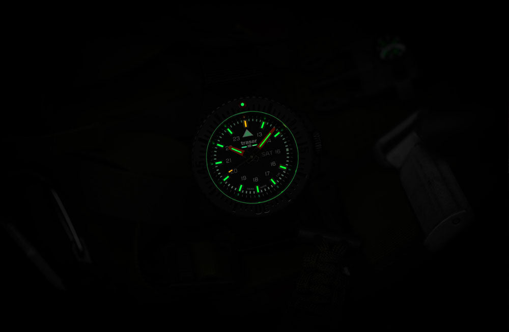 Traser P69 Black Stealth 109854 Herren Uhr • Trigalight-Technologie • Schweizer Quarzwerk