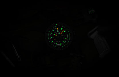 Traser P69 Black Stealth 109854 Herren Uhr • Trigalight-Technologie • Schweizer Quarzwerk