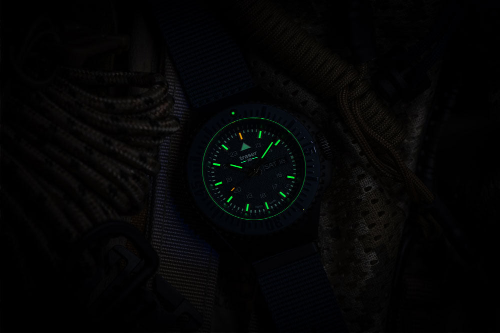 Traser P69 Black Stealth 109856 Herren Uhr • Swiss Made Quarz • Saphirglas