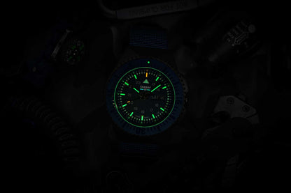 Traser P69 Black Stealth 109856 Herren Uhr • Swiss Made Quarz • Saphirglas