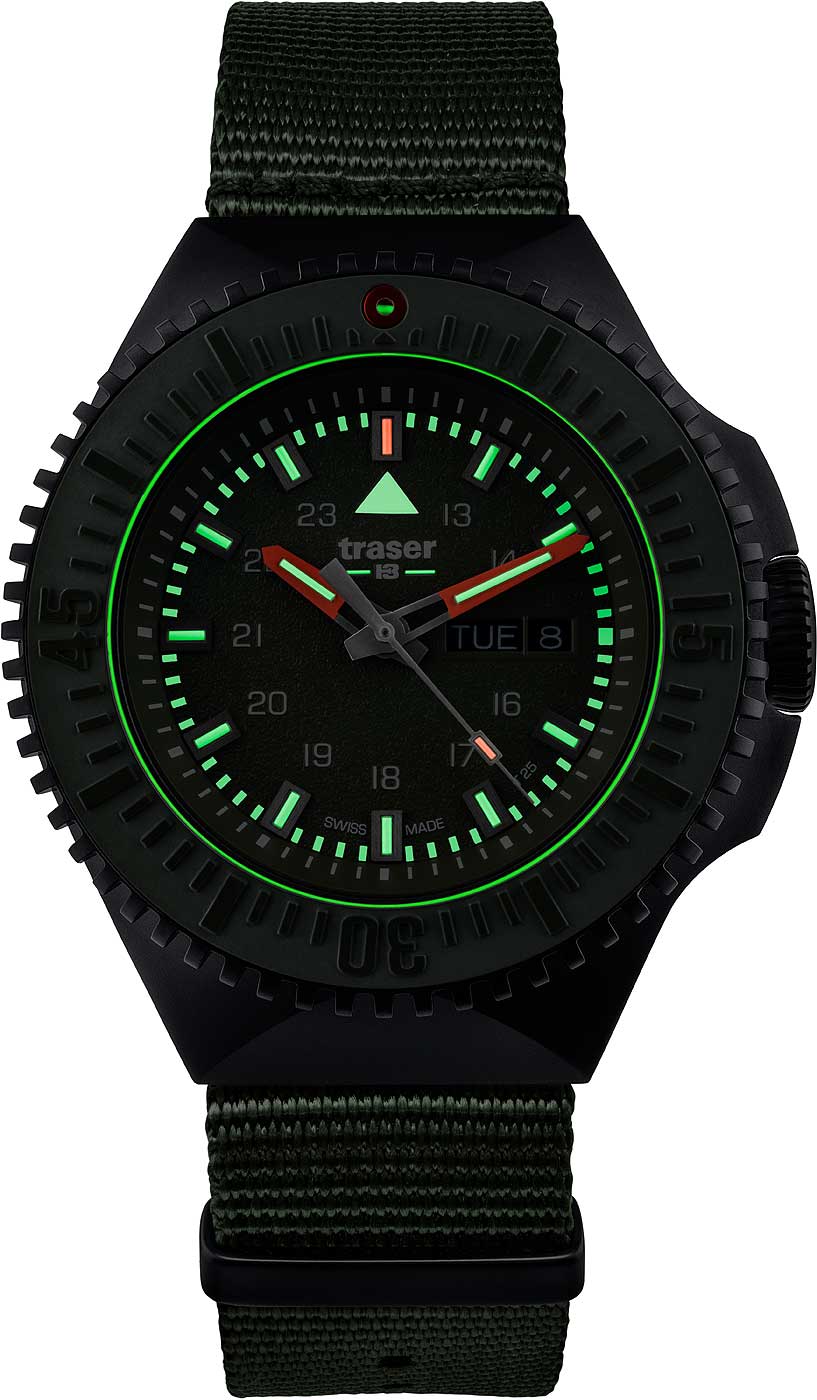 Traser P69 Black Stealth 109858 Herren Uhr • Swiss Made Quarz • Trigalight Leuchttechnologie
