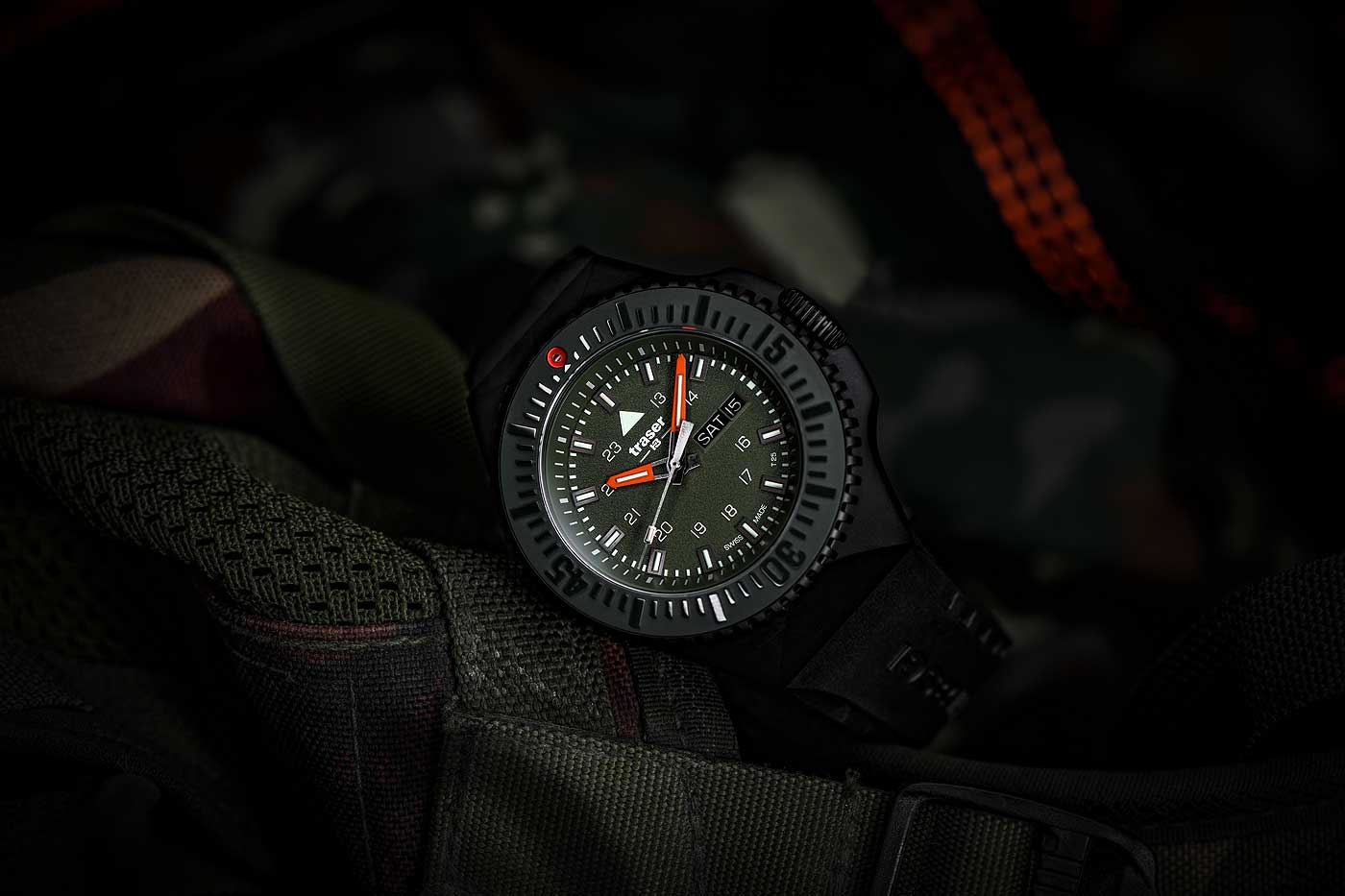 Traser P69 Black Stealth 109859 Herren Uhr • Schweizer Quarzwerk • Trigalight Beleuchtung