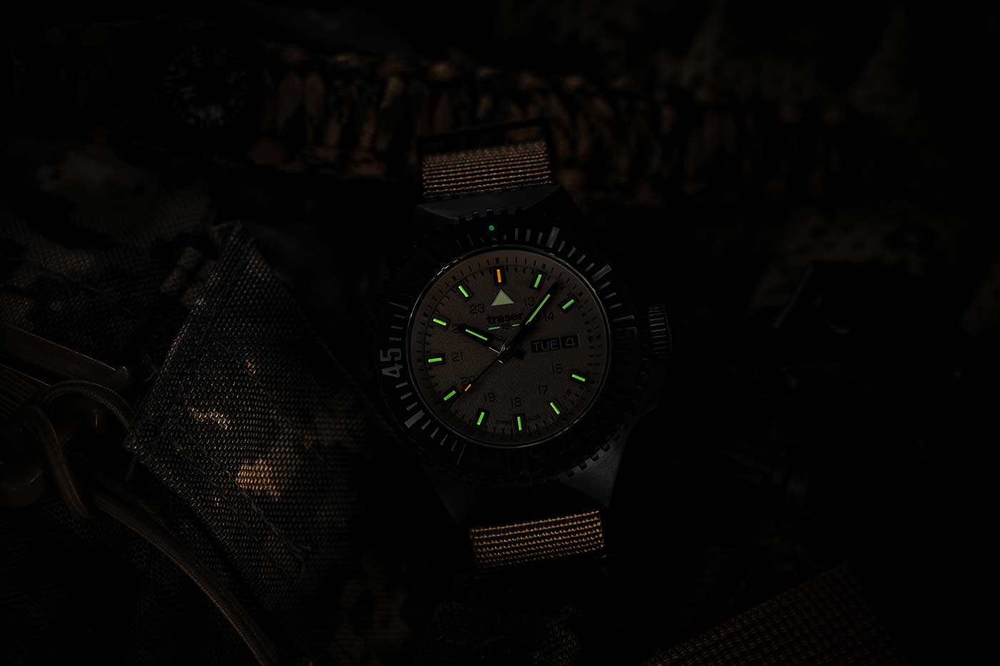 Traser P69 Black Stealth 109860 Herrenuhr • Trigalight H3 • Swiss Made