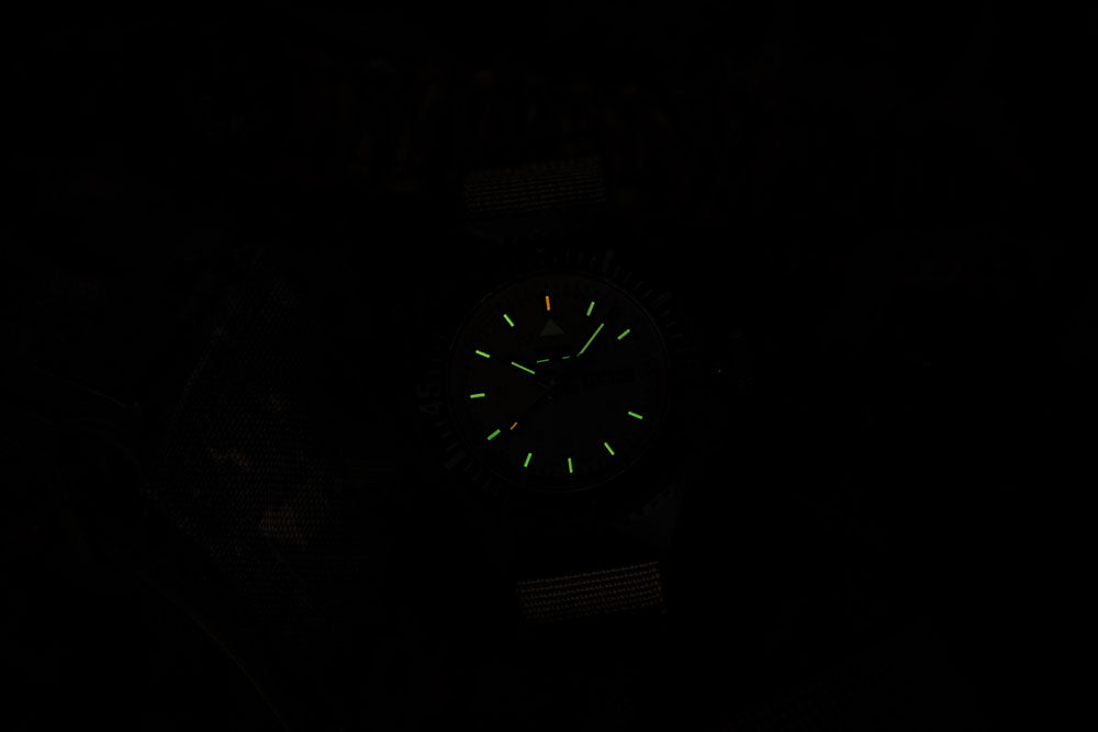 Traser P69 Black Stealth 109860 Herrenuhr • Trigalight H3 • Swiss Made