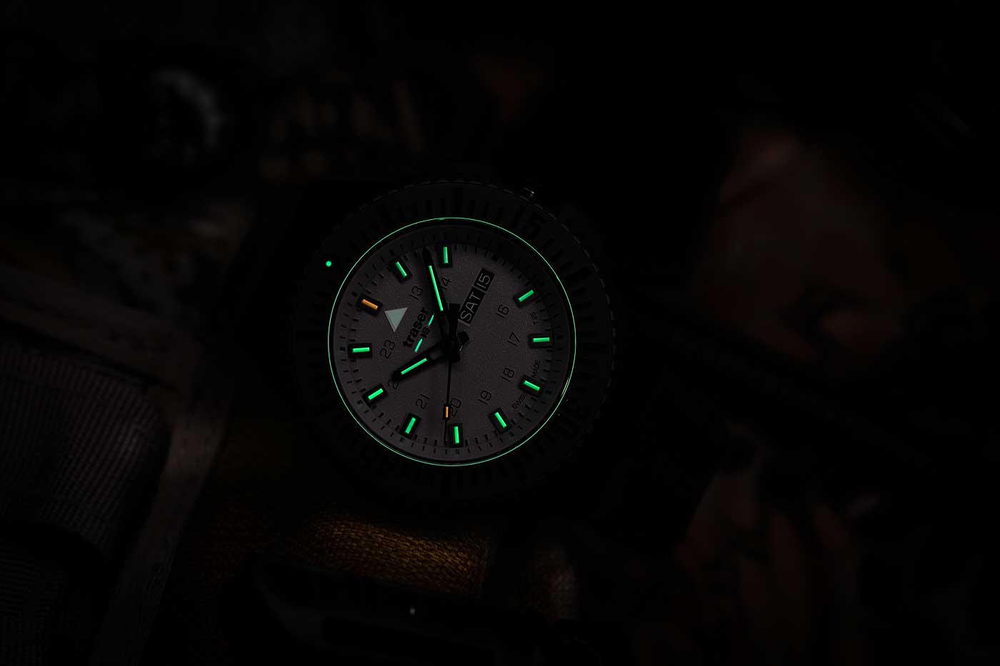 Traser P69 Black Stealth 109861 Herren Uhr • Swiss Made Quarzwerk • Saphirglas