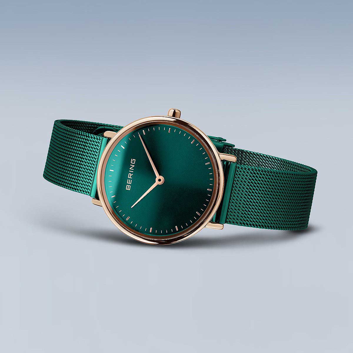 Bering Ultra Slim 15729-868 Damenuhr • Kratzfestes Saphirglas • Feines Milanaise-Armband