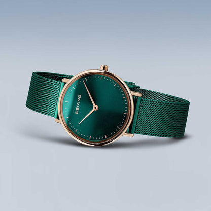Bering Ultra Slim 15729-868 Damenuhr • Kratzfestes Saphirglas • Feines Milanaise-Armband