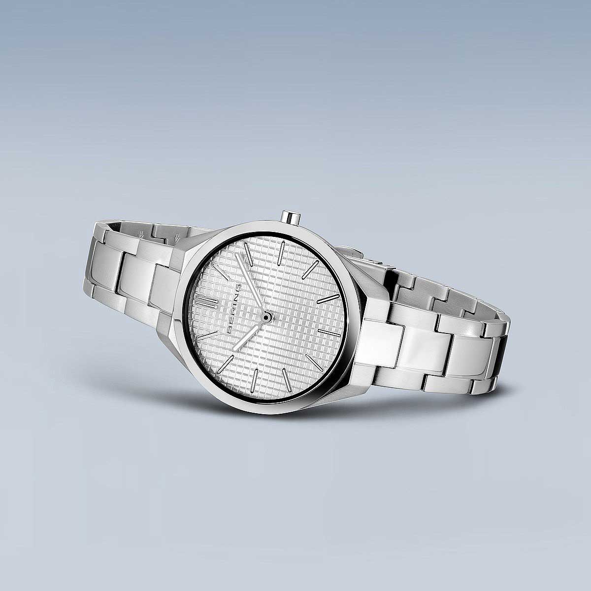 Bering Ultra Slim 17231-700 Damenuhr • Kratzfestes Saphirglas • Flaches Design