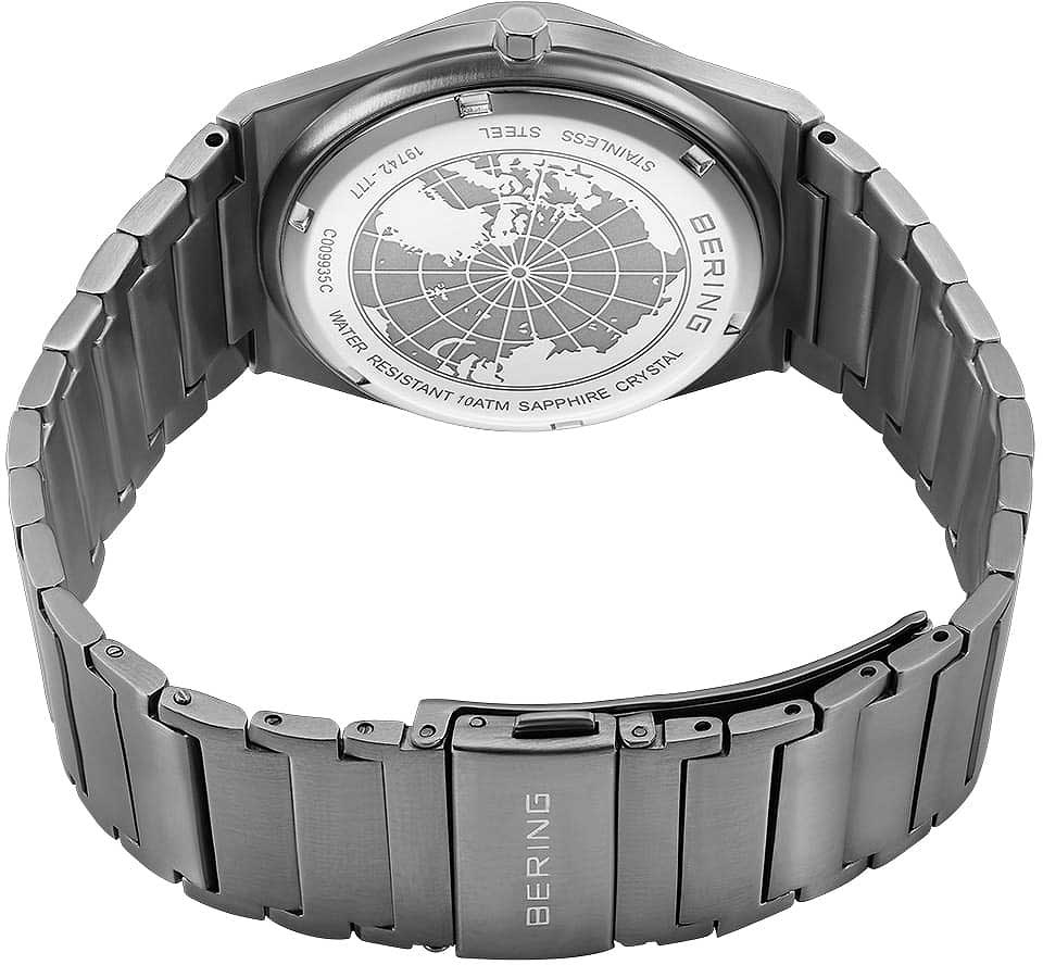 Bering Titanium 19742-777 Herrenuhr • Kratzfestes Saphirglas • Leichtes Titan