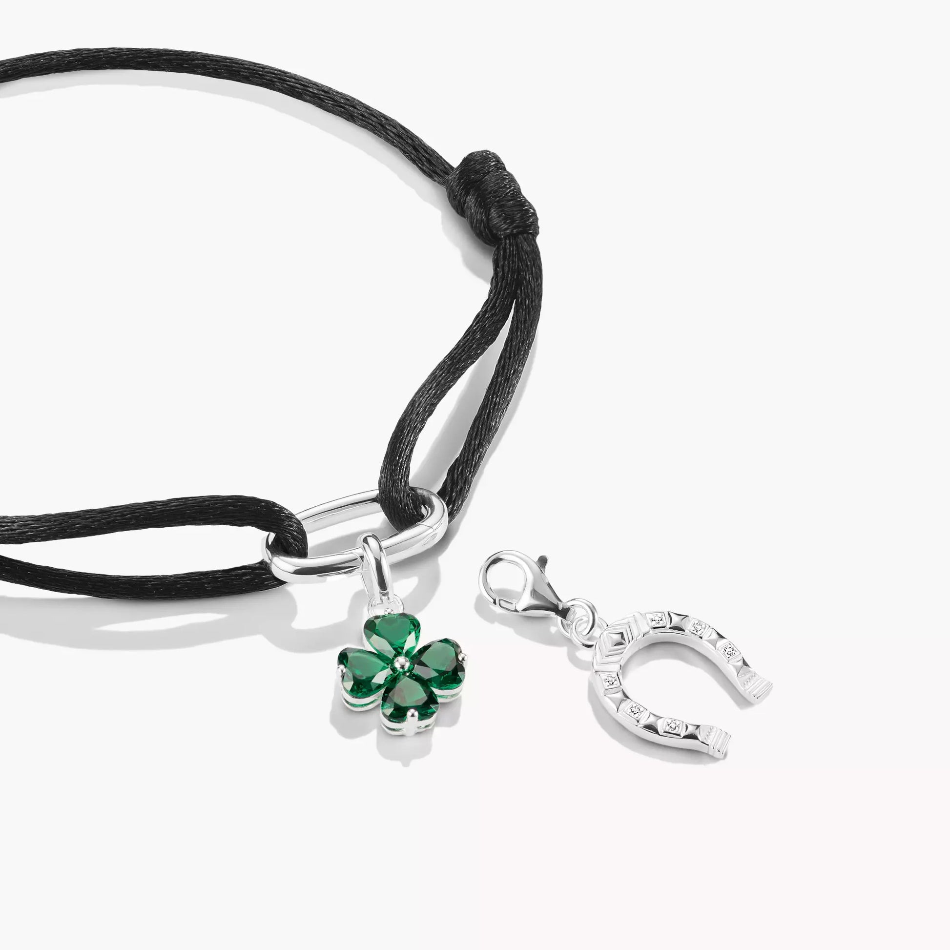 https://www.thomassabo.com/dw/image/v2/AAQY_PRD/on/demandware.static/-/Sites-ts-master-catalog/default/dw69c31821/product/2/2234/2234-051-14_a1.webp?sfrm=png&bgcolor=F9F7F5