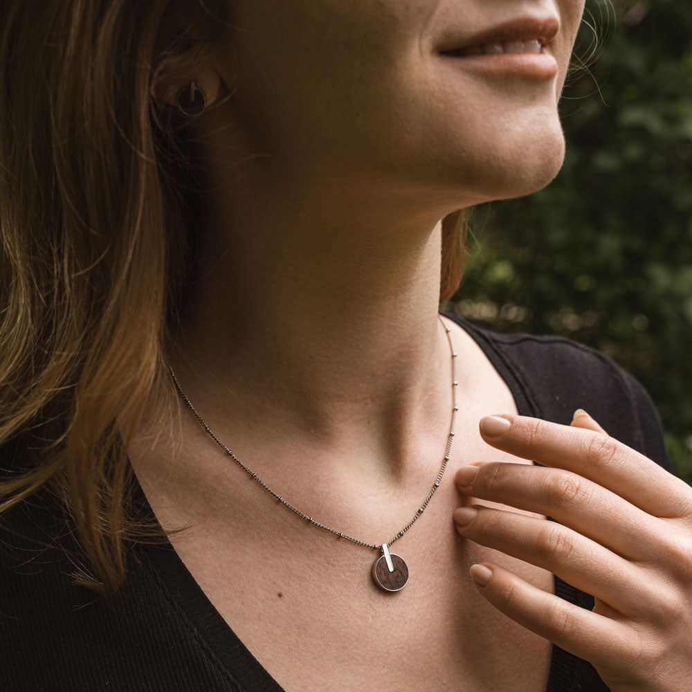 Opacity Halskette mit rundem Holz Anhänger - Holzkern Modell: Jewelry