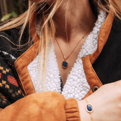 Mirror Halskette mit ovalem Anhänger - Holzkern Modell: Jewelry