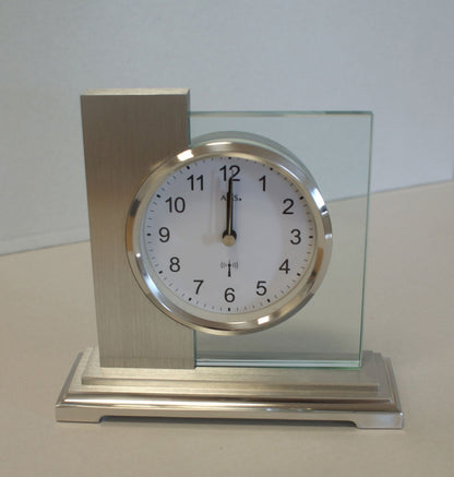 AMS Tischuhr 16x17x6 cm Metall • Modernes Funkwerk • Elegantes Design