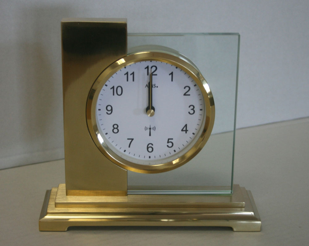 AMS Tischuhr 16x17x6 cm Metall • Funkwerk • Modernes Design
