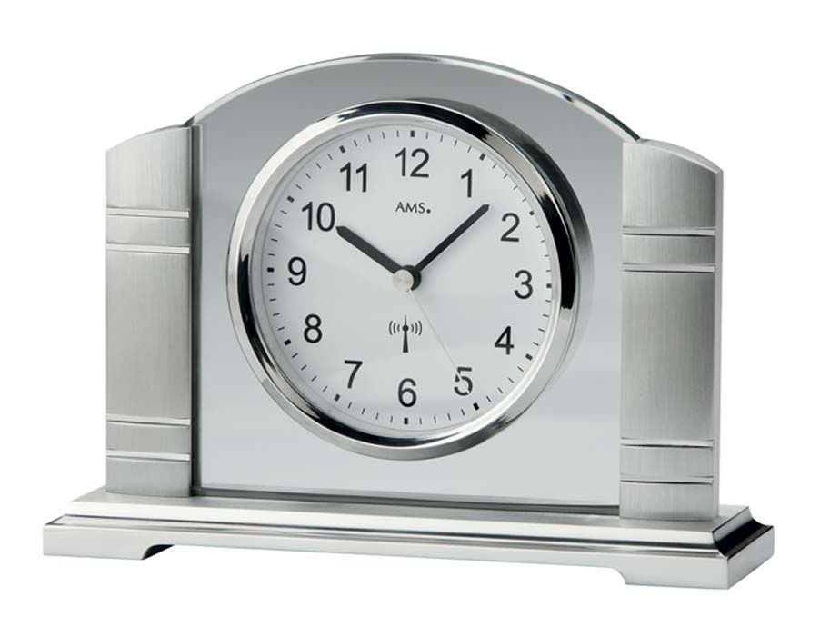 AMS Tischuhr 10 cm Ø Metall • Funkgesteuert • Modernes Design