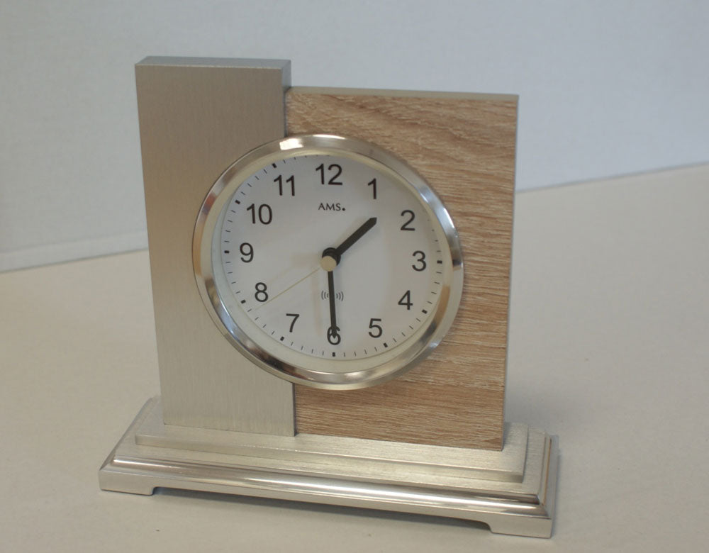 AMS Tischuhr 17x3,81x16 cm Holz • Modernes Funkwerk • Präzise Zeitanzeige