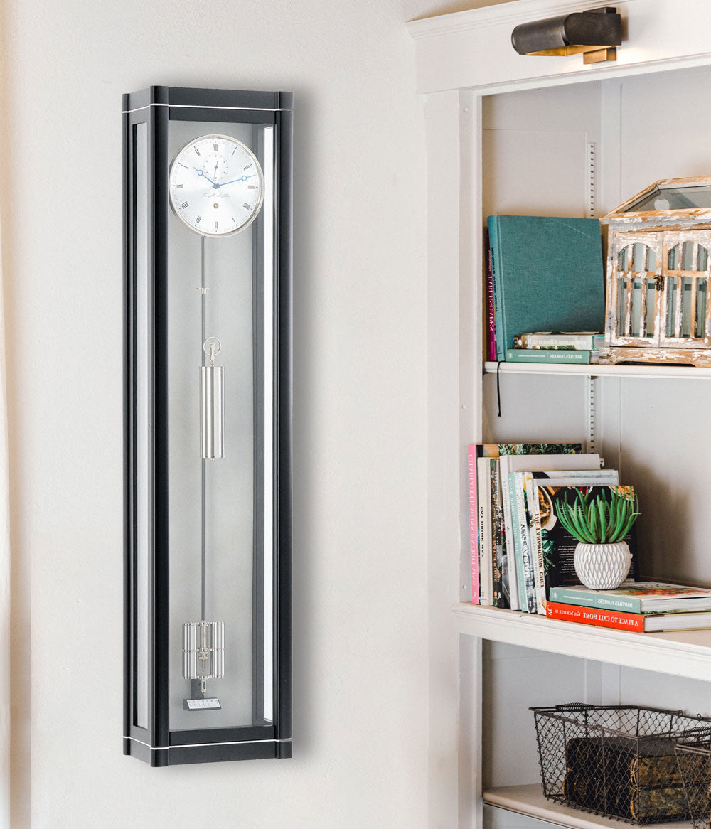 Hermle Wanduhr 133x30,5x19 cm Holz • 31-Tage Präzisionsuhrwerk • Handpoliertes Gehäuse