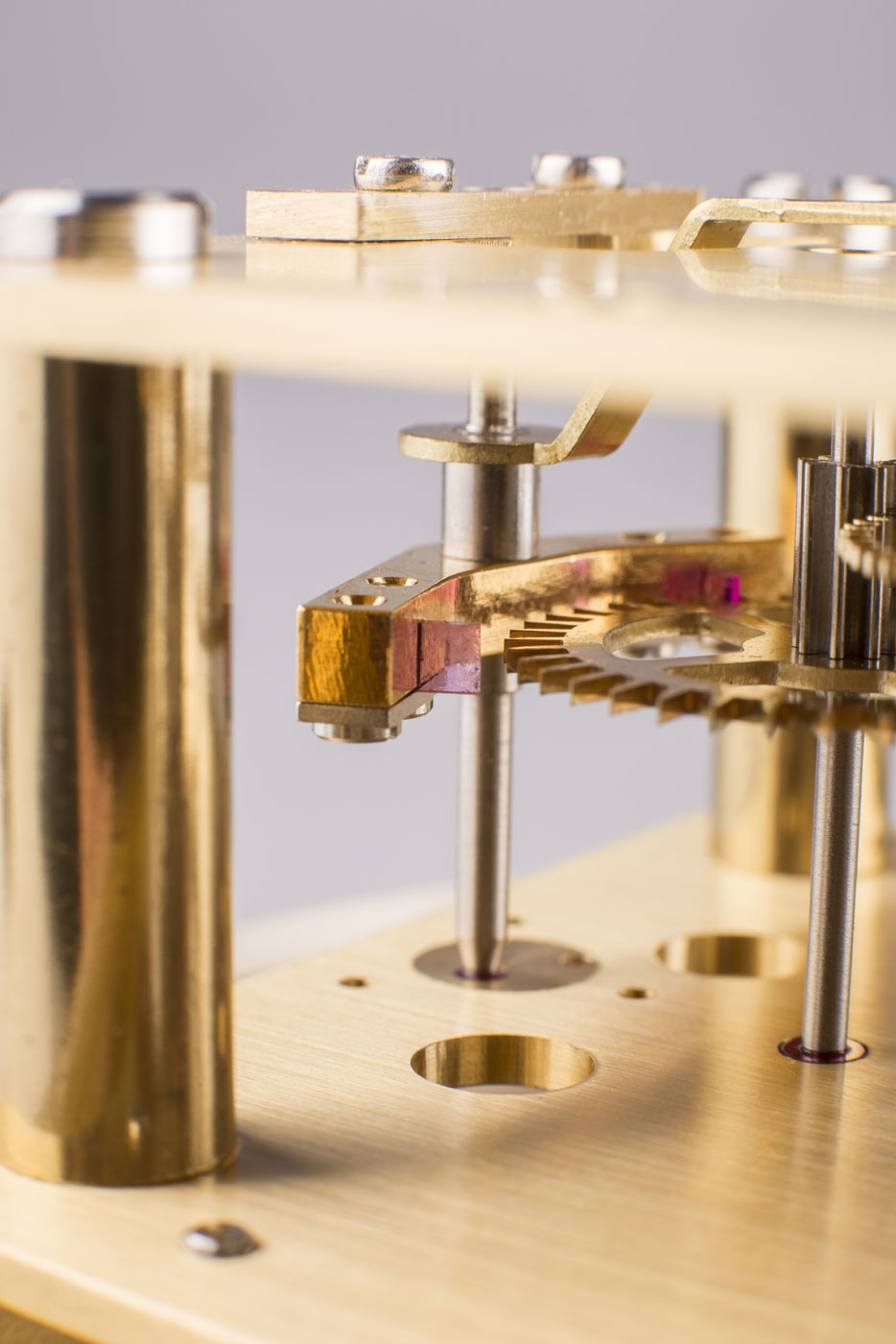 Hermle Wanduhr 86x23x13 cm Holz • Modernes Design • Mechanisches Uhrwerk