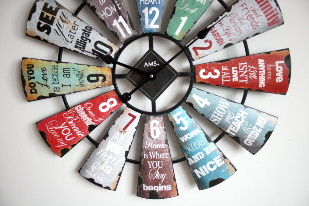 AMS Wanduhr 70x70x5 cm Metall • Leises Quarzwerk • Farbenfrohes Design