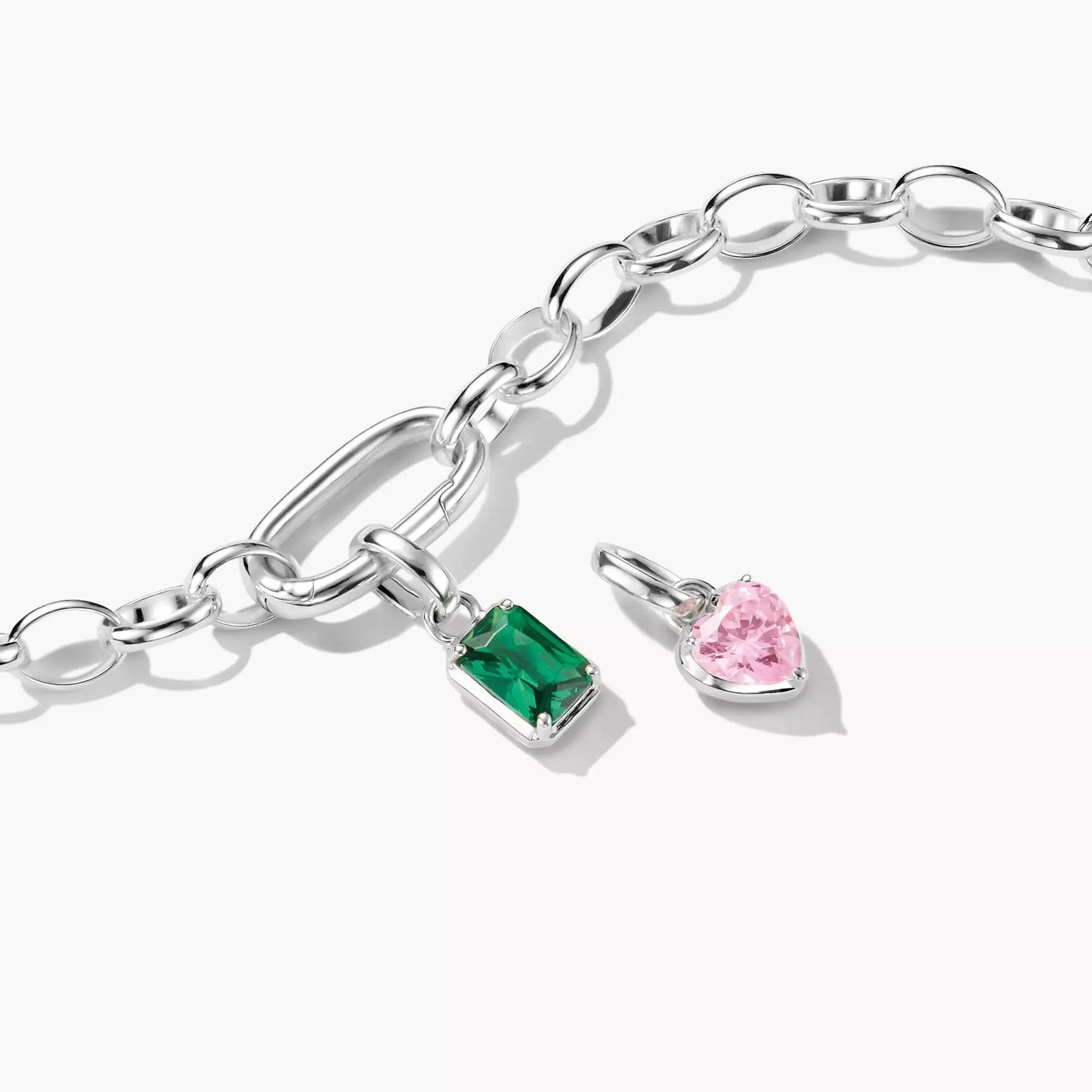 https://www.thomassabo.com/dw/image/v2/AAQY_PRD/on/demandware.static/-/Sites-ts-master-catalog/default/dw84570263/product/C/CC/CC1329/CC1329-051-9_a2.webp?sfrm=png&bgcolor=F9F7F5