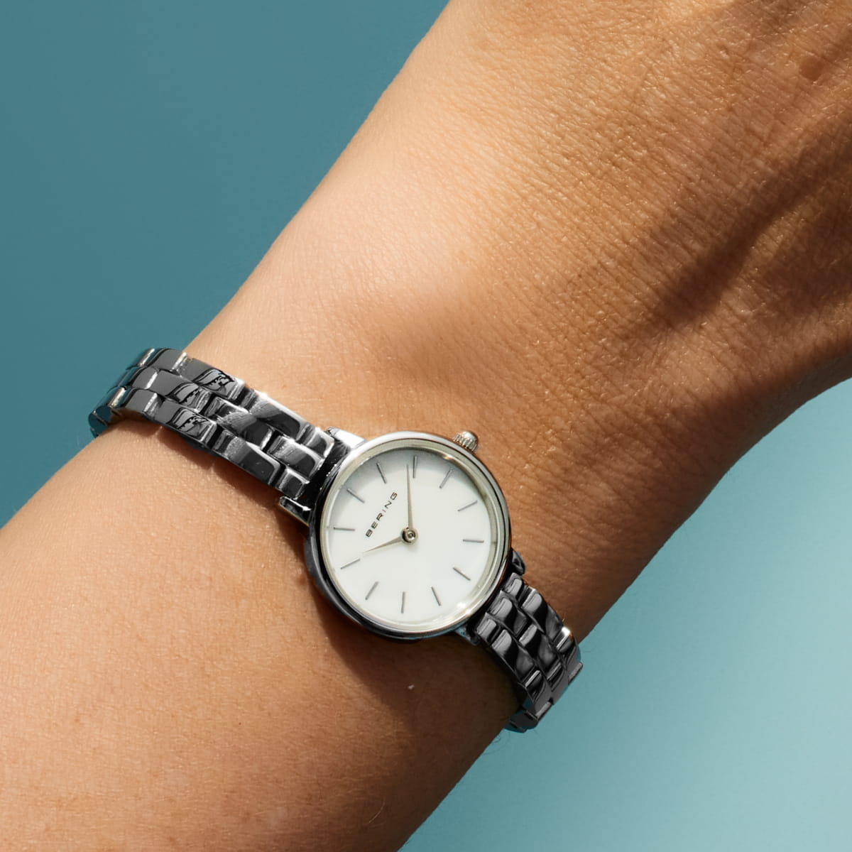 Bering Classic 11022-704 Women's Watch • Scratch-resistant sapphire crystal • Mother-of-pearl dial