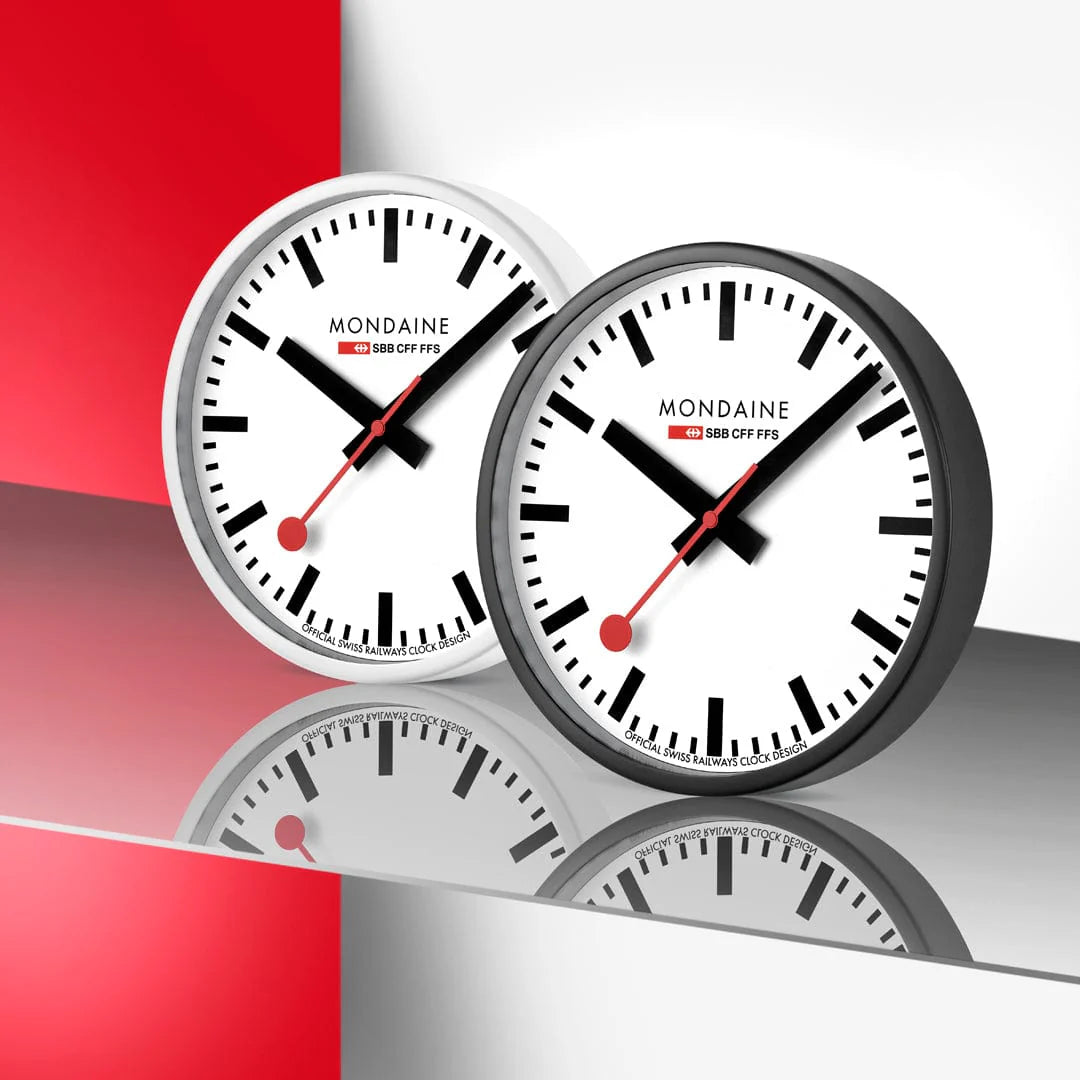 Mondaine Wanduhr 25x25x4,2 cm Aluminium • Schweizer Design • Geräuschloses Quarzwerk