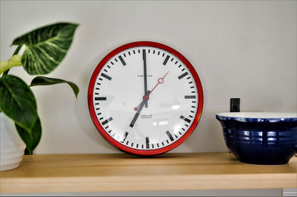 Hermle Wanduhr 30 cm Ø Edelstahl • Funkgesteuert • Zeitlos Elegant