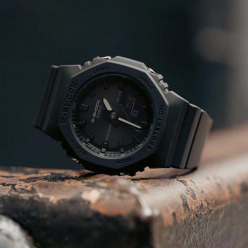 Casio G-Shock GMA-P2100BB-1AER Damenuhr • All Black • Carbon