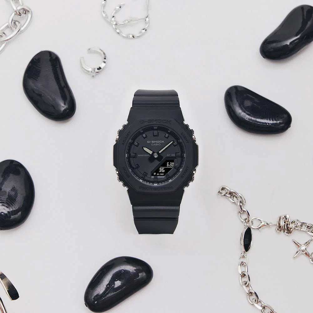 Casio G-Shock GMA-P2100BB-1AER Damenuhr • All Black • Carbon