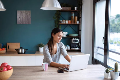 JVD Wanduhr 40x40 cm Holz • Modernes Design • Quarzwerk
