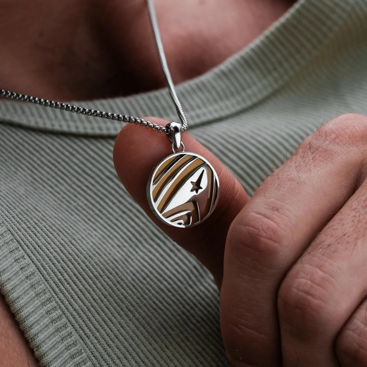 Holzkern Command Halskette Jade/Silber