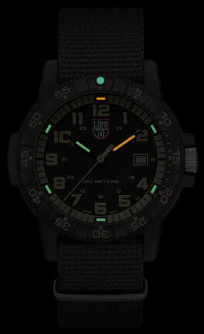 Luminox Original Navy SEAL LX XS.3001.F Herren Uhr • Swiss Quarz Uhrwerk • Carbon Gehäuse • LLT Leuchttechnologie