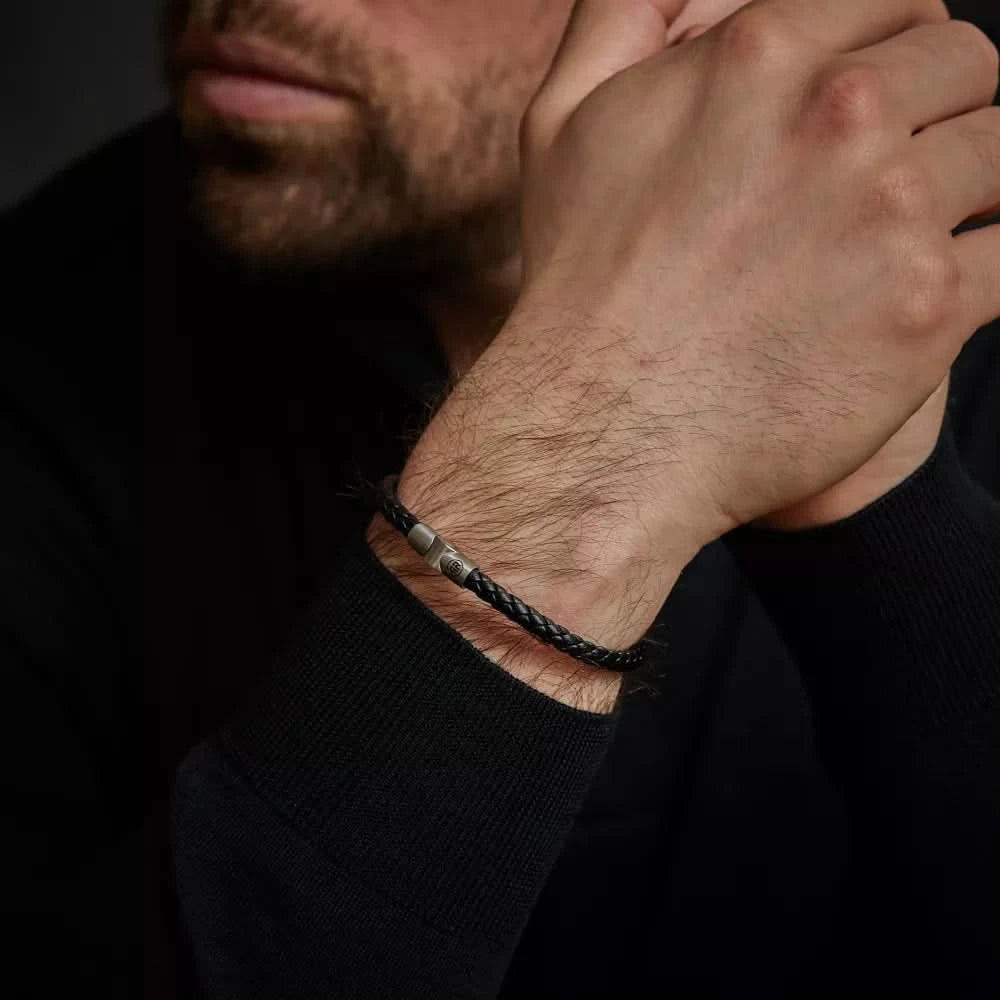 Bracelet made of a 5mm thick, black leather cord with a stainless steel clasp - Rebel&Rose Model: RR-M0040-S-L