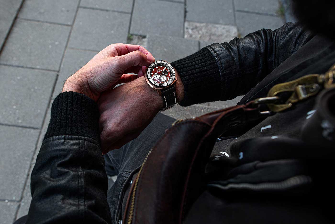 Vostok Europe Systema Periodicum VK67-650E724 Herren Uhr • Robuste 20 Bar Wasserdichtigkeit • Präzises Quarz-Chronograph Uhrwerk