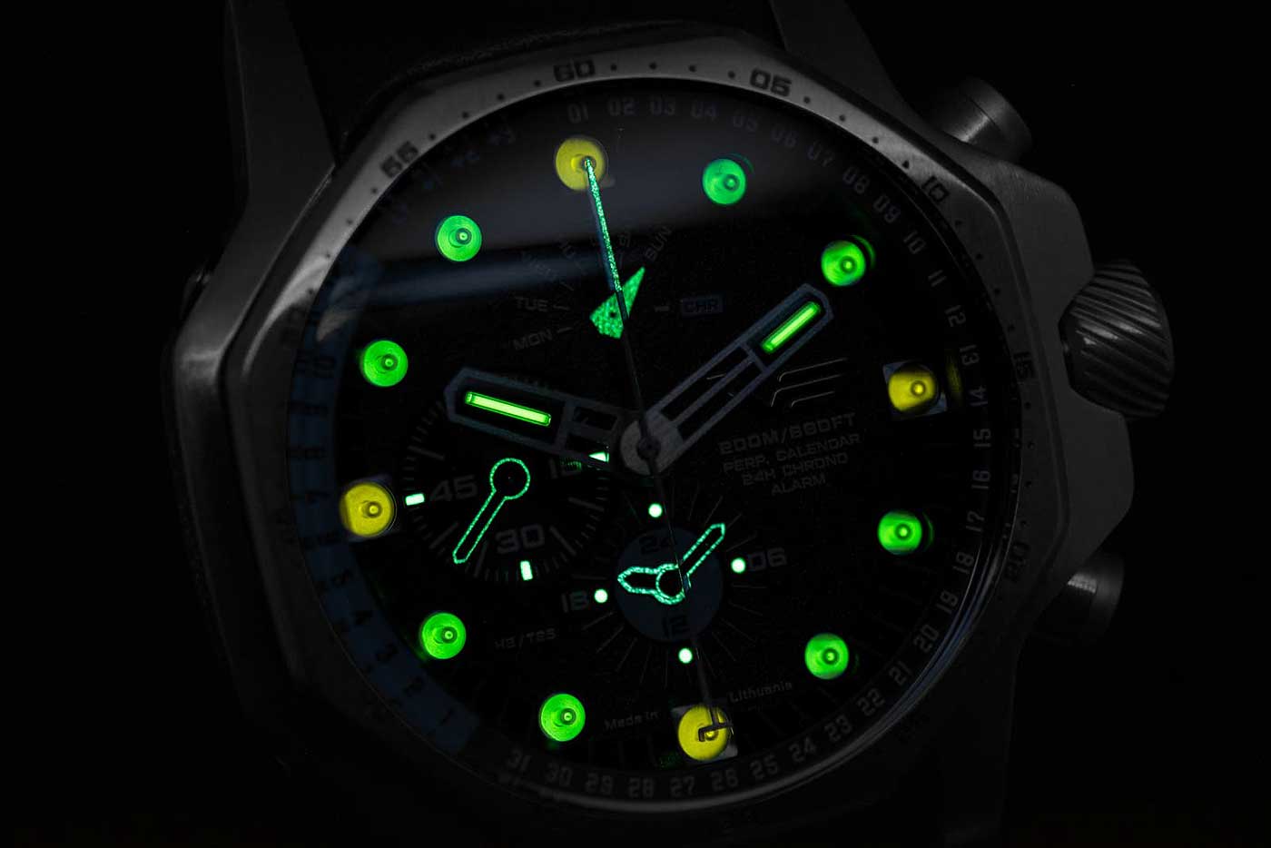 Vostok Europe Atomic Age YM86-640C697 Herrenuhr • Tritium (GTLS) • Ewiger Kalender